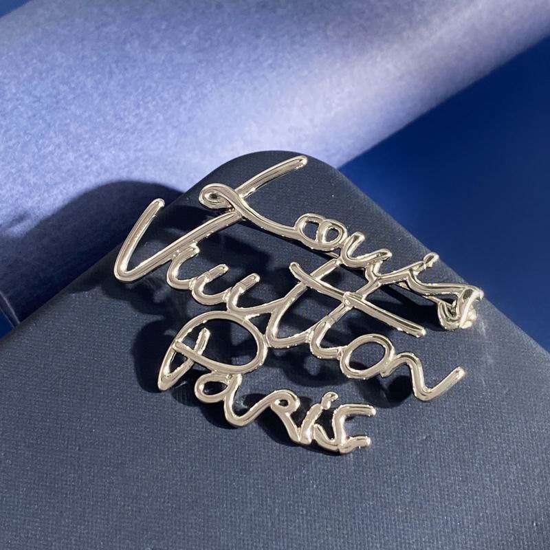 LV Brooch 11yxx17 (5)