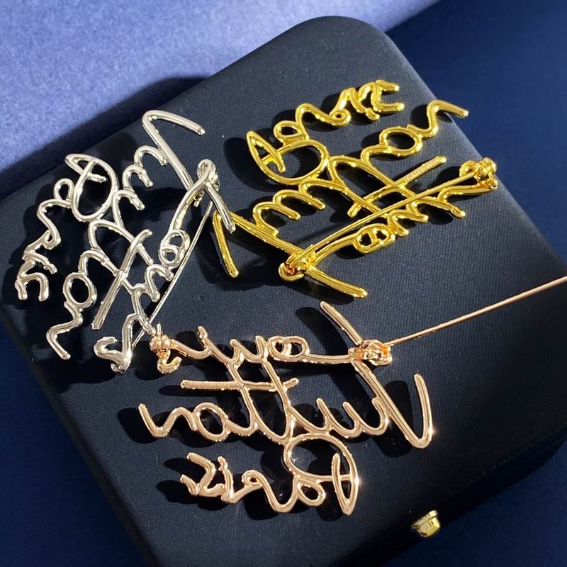 LV Brooch 11yxx17 (6)