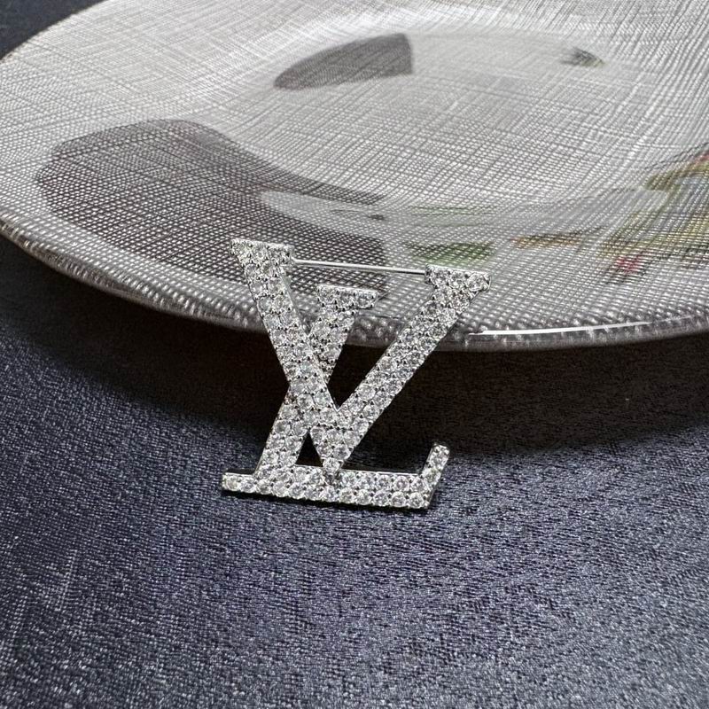 LV Brooch 12yxx19 (5)