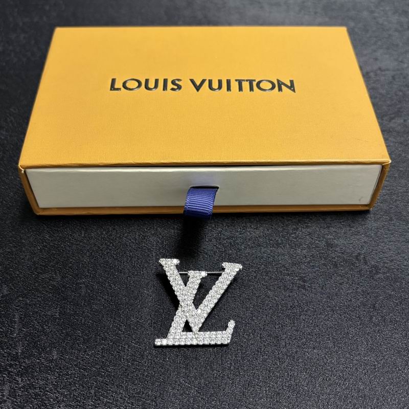 LV Brooch 12yxx19 (7)