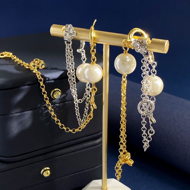 LV Earring 12yxx94 (4)