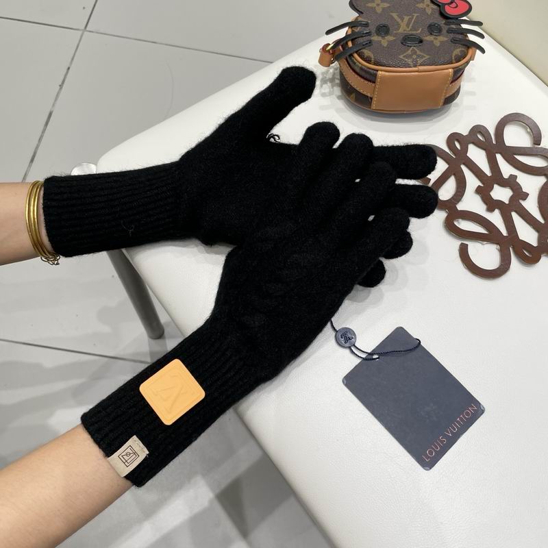 LV Gloves 15 (12)