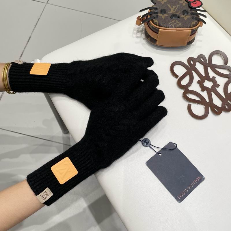 LV Gloves 15 (15)