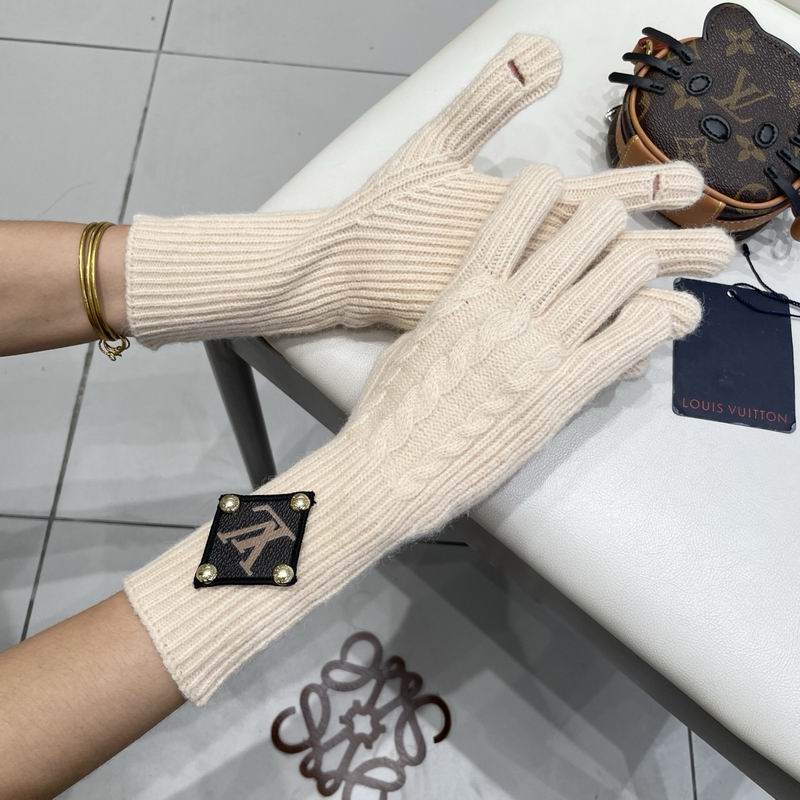 LV Gloves 59 (25)