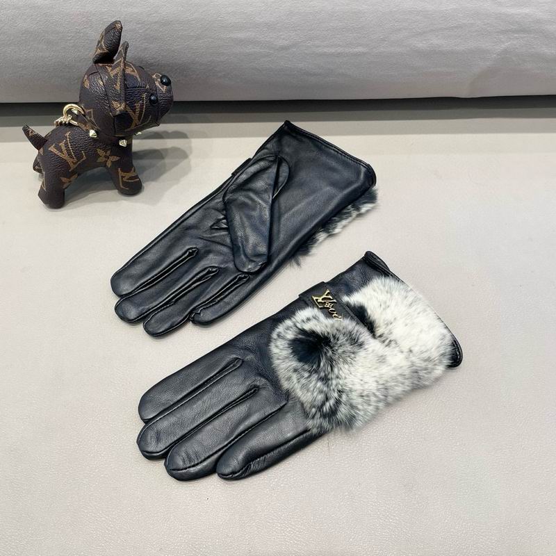 LV Gloves M L 43 (1)