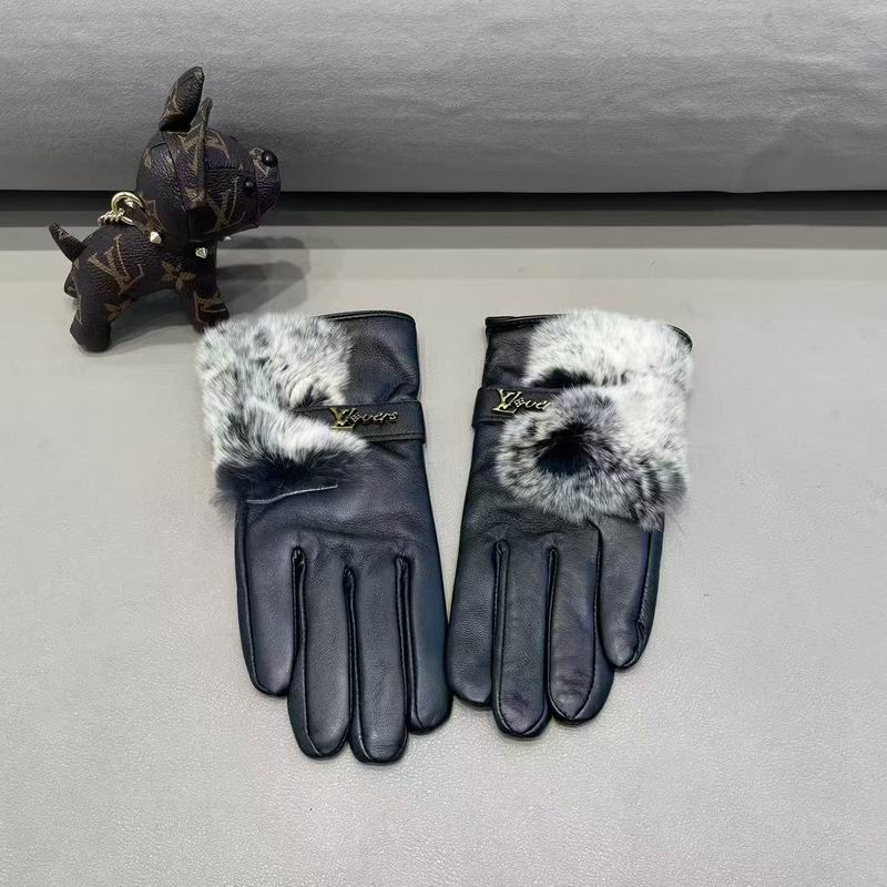 LV Gloves M L 43 (2)