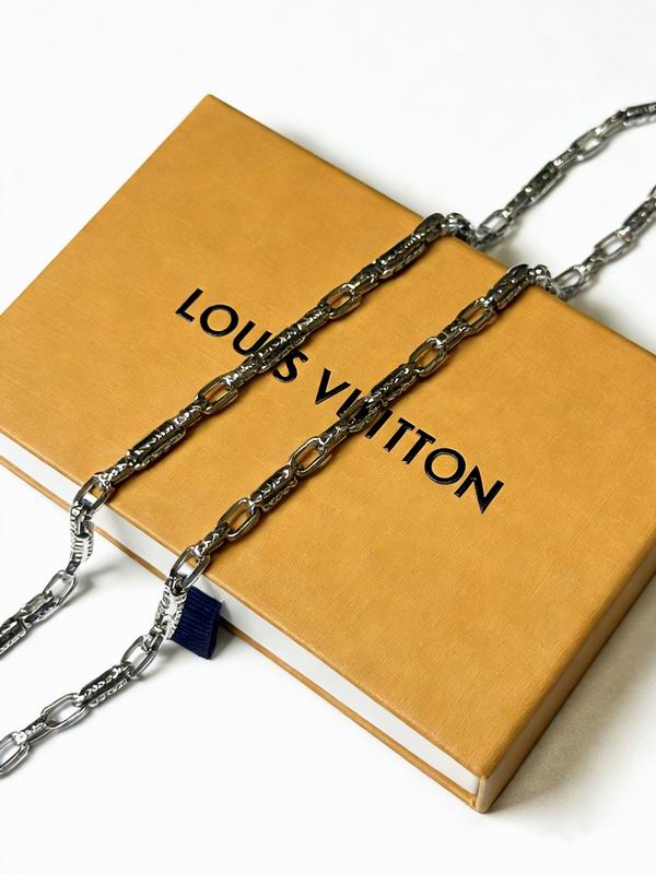 LV Necklace 01yxx258 (3)