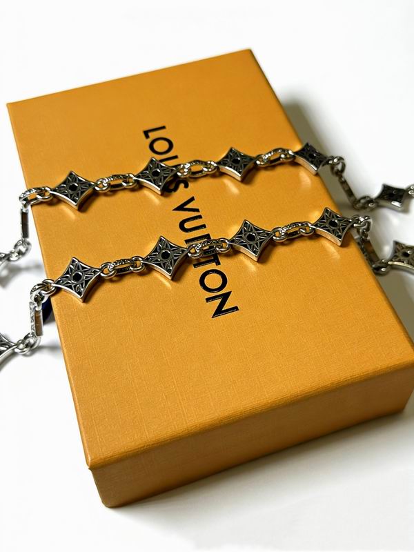 LV Necklace 01yxx261 (2)