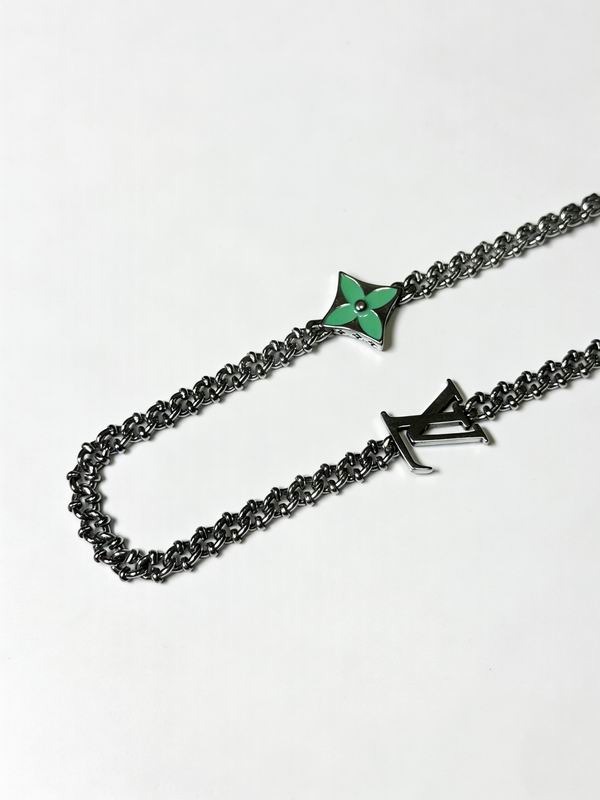 LV Necklace 01yxx263 (2)