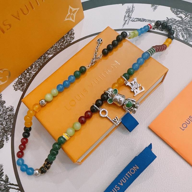 LV Necklace 01yxx265 (2)