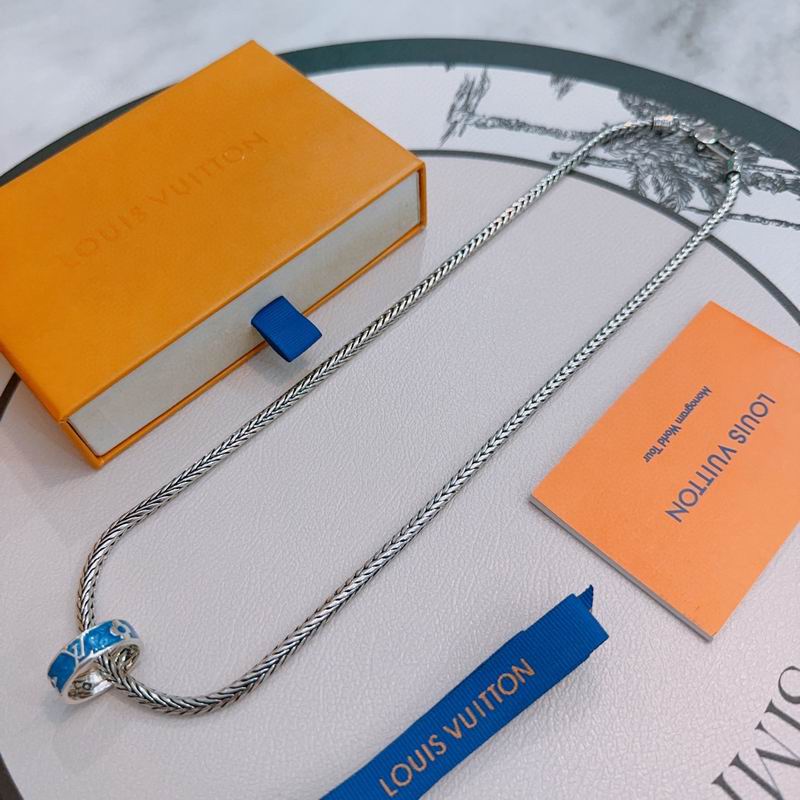LV Necklace 01yxx268 (2)