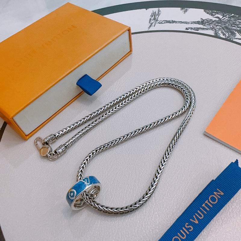 LV Necklace 01yxx268 (3)