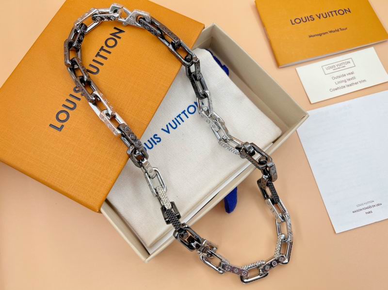 LV Necklace 01yxx279 (2)