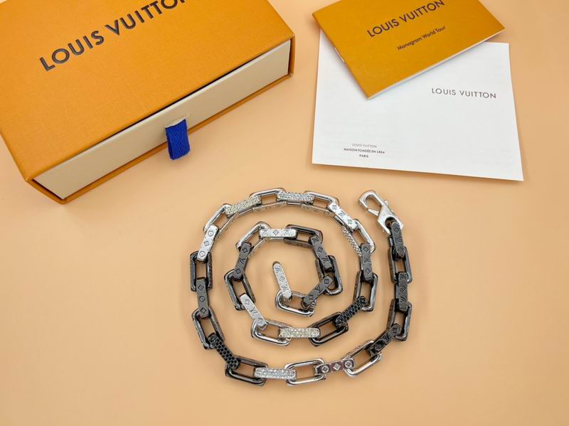 LV Necklace 01yxx279 (3)