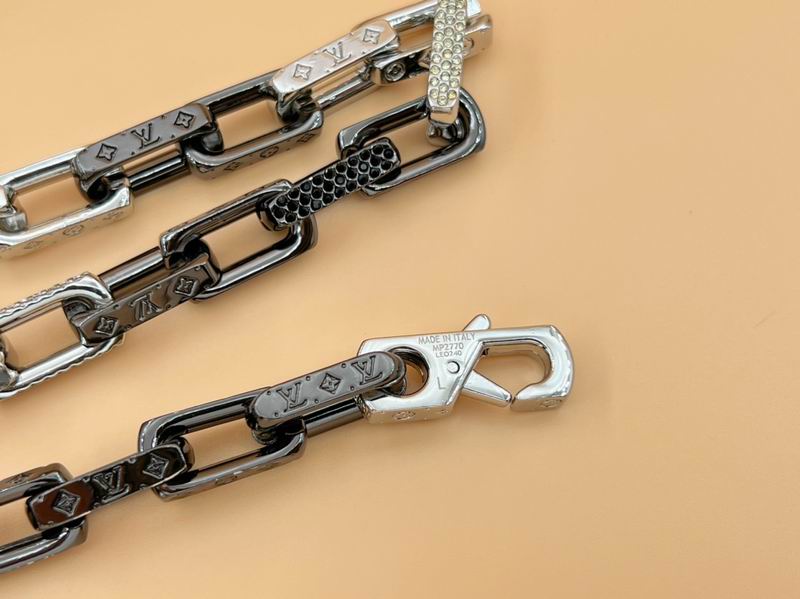 LV Necklace 01yxx279 (7)