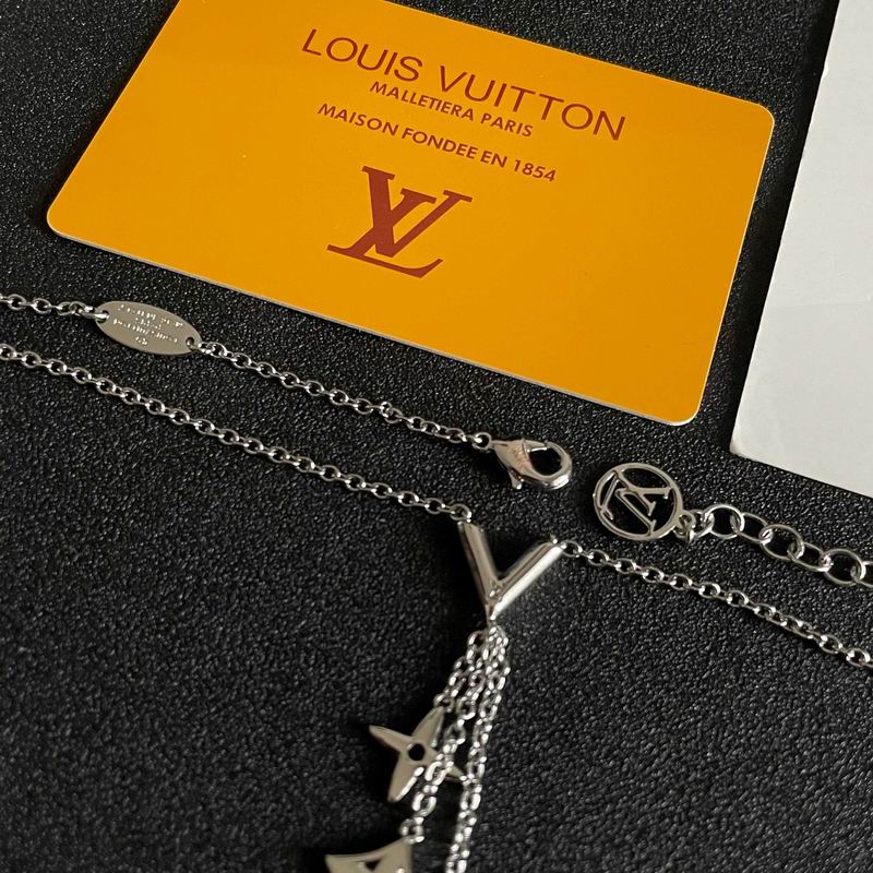 LV Necklace 01yxx286 (3)