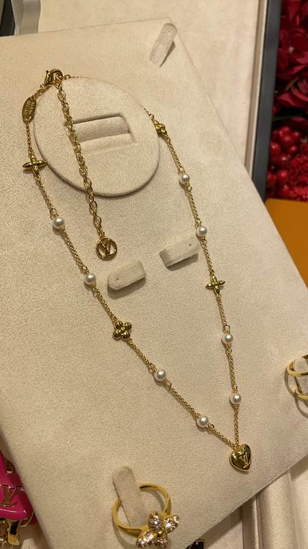 LV Necklace 01yxx287 (2)