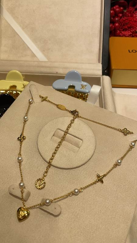 LV Necklace 01yxx287 (5)
