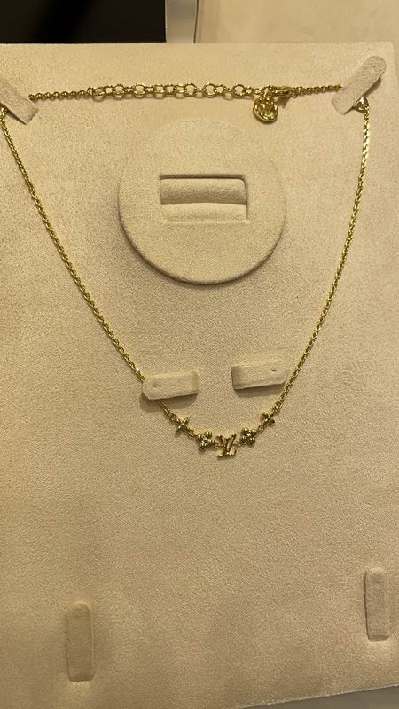 LV Necklace 01yxx289 (2)