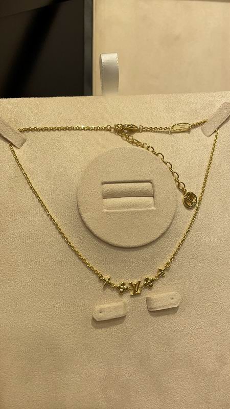 LV Necklace 01yxx289 (3)