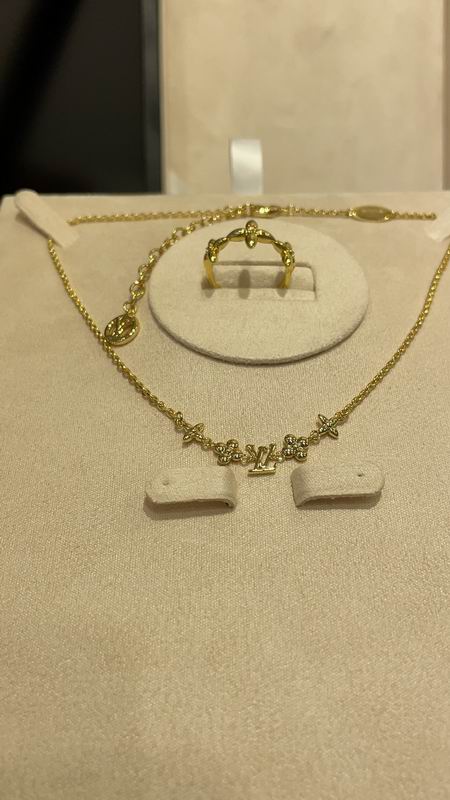 LV Necklace 01yxx289 (5)