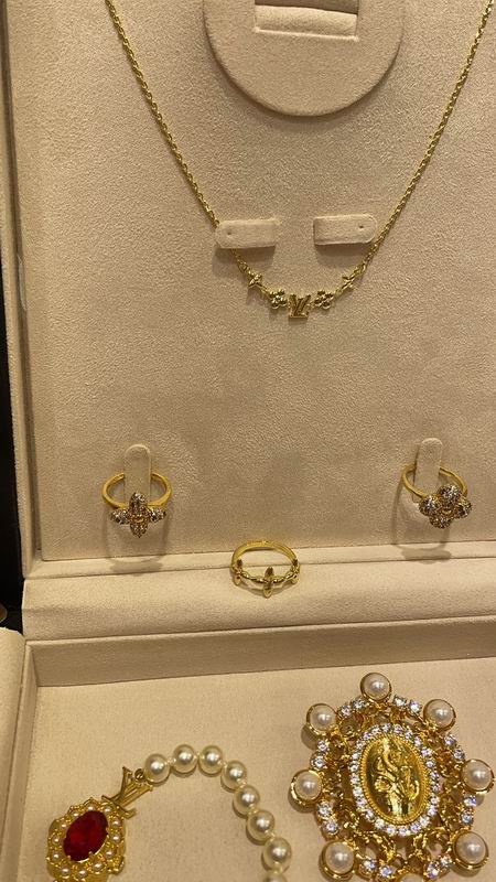 LV Necklace 01yxx289 (6)