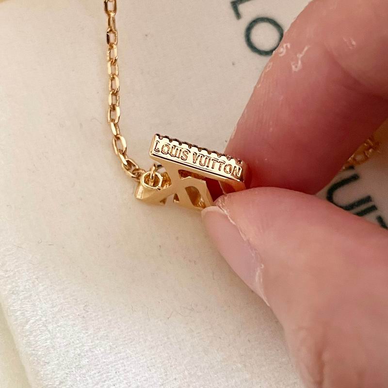 LV Necklace 01yxx294 (10)