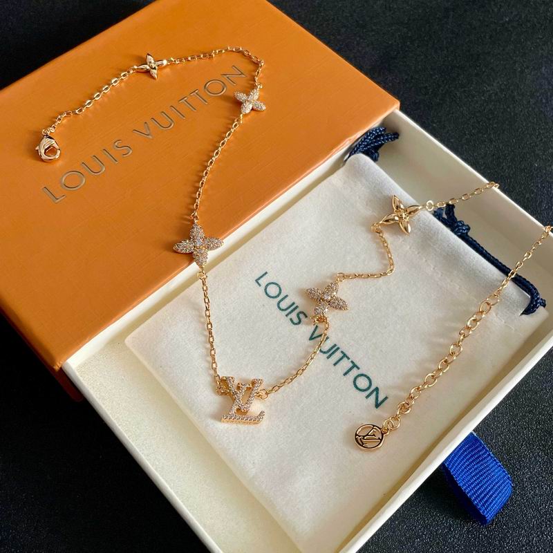 LV Necklace 01yxx294 (2)