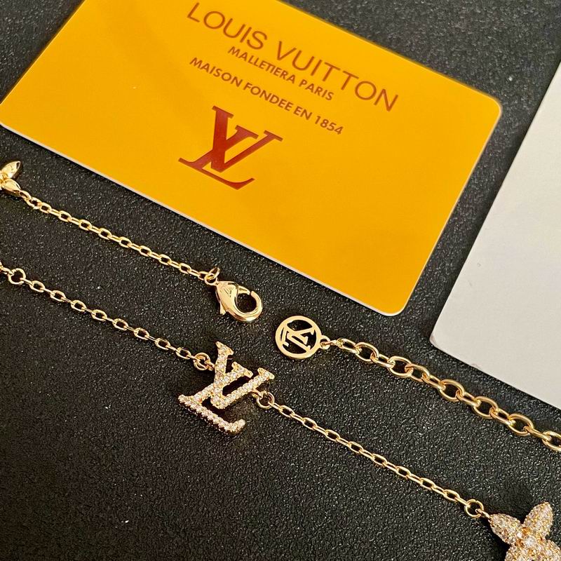 LV Necklace 01yxx294 (9)