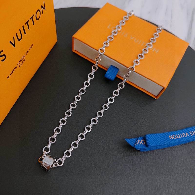 LV Necklace 01yxx308 (2)