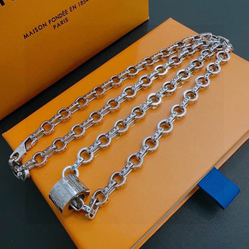 LV Necklace 01yxx308 (3)