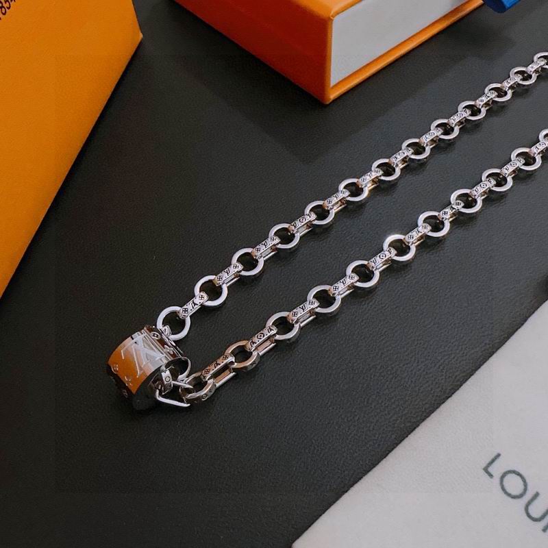LV Necklace 01yxx308 (4)