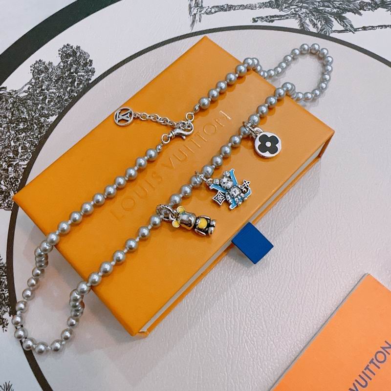 LV Necklace 11yxx07 (2)