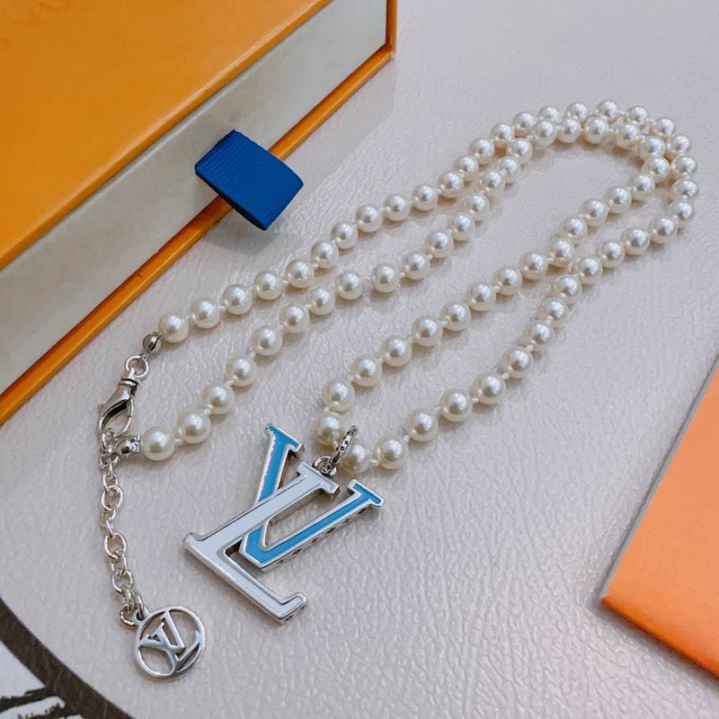 LV Necklace 11yxx08 (2)