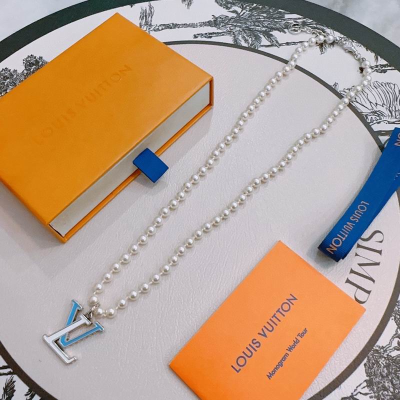 LV Necklace 11yxx08 (3)