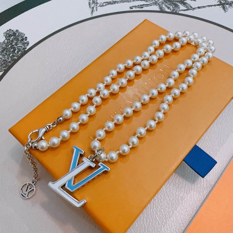 LV Necklace 11yxx08 (5)