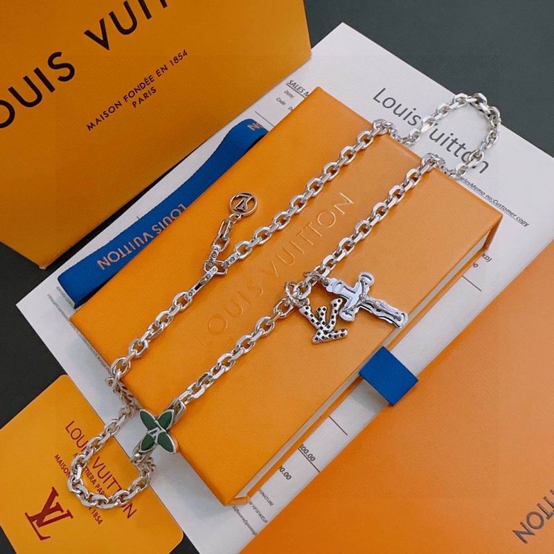 LV Necklace 11yxx108 (3)