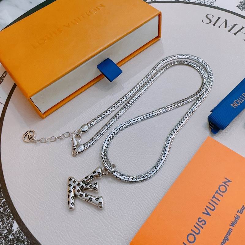 LV Necklace 11yxx111 (4)