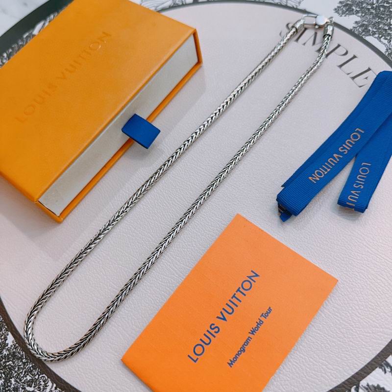 LV Necklace 11yxx112 (2)