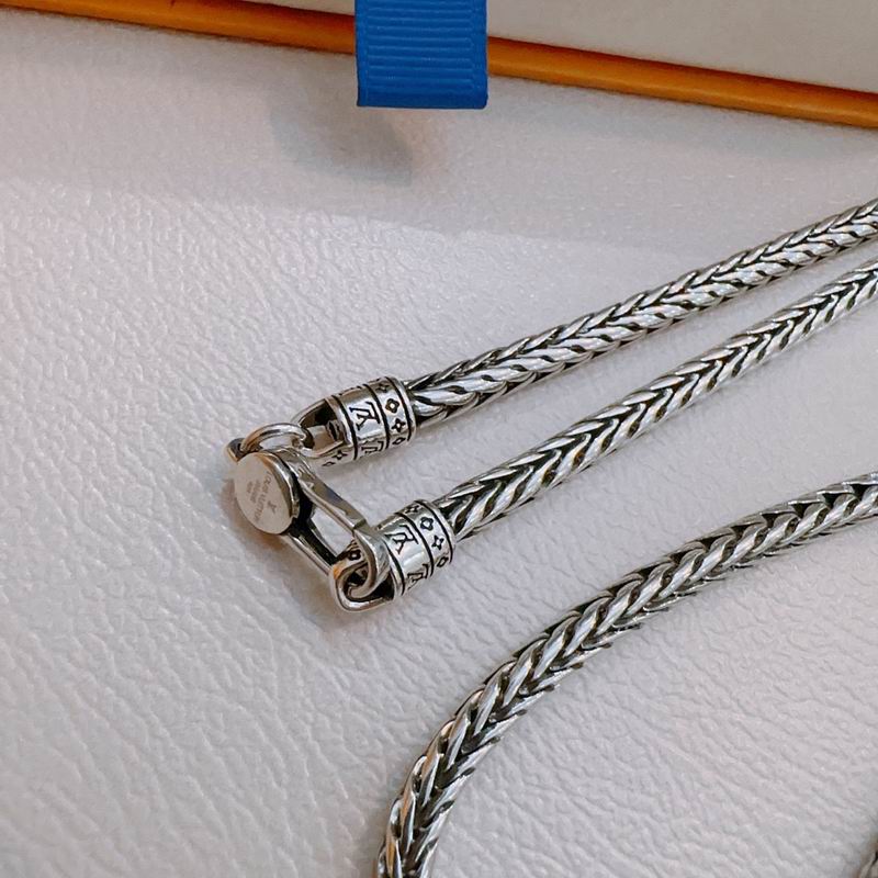 LV Necklace 11yxx112 (4)