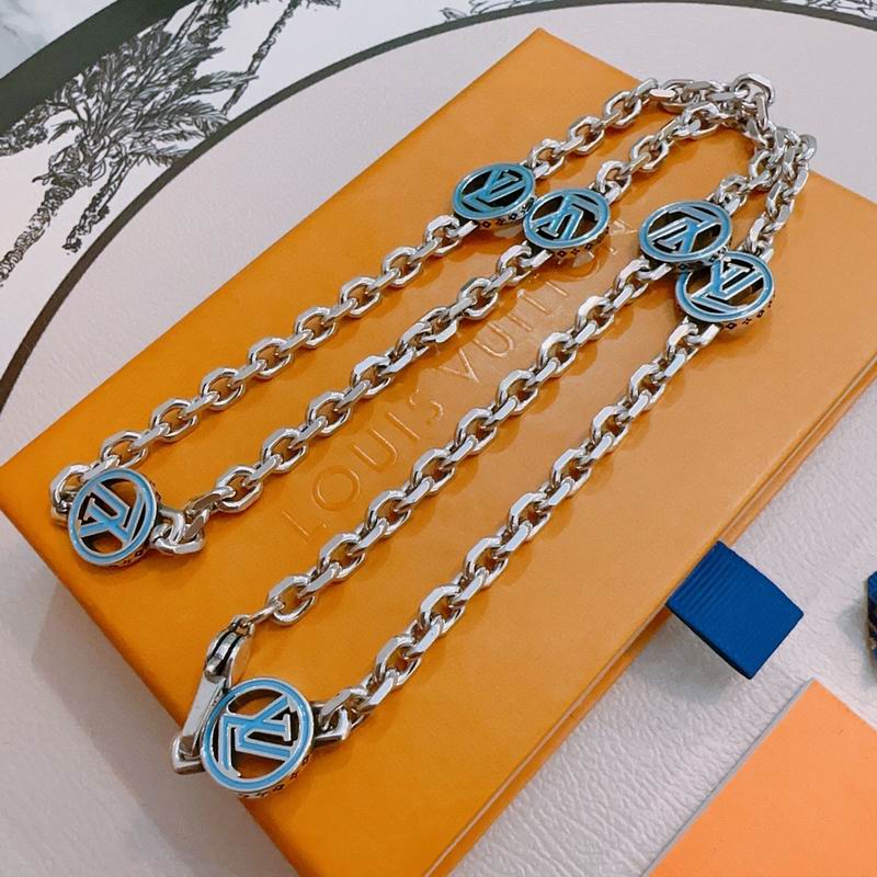 LV Necklace 11yxx113 (2)