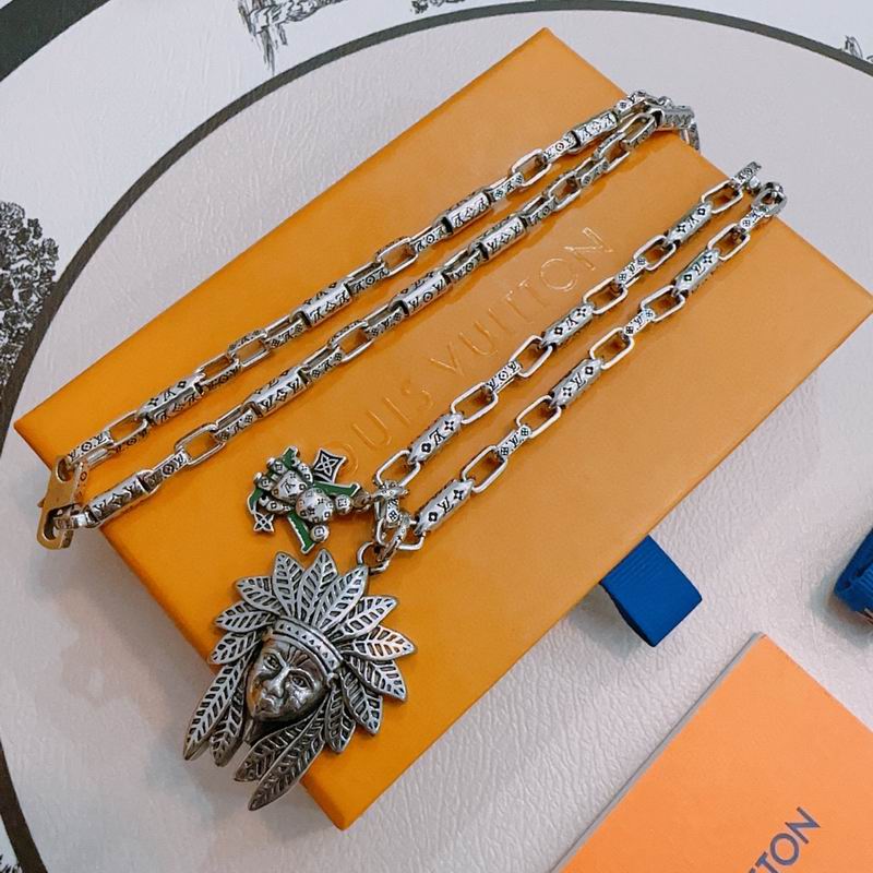 LV Necklace 11yxx115 (2)