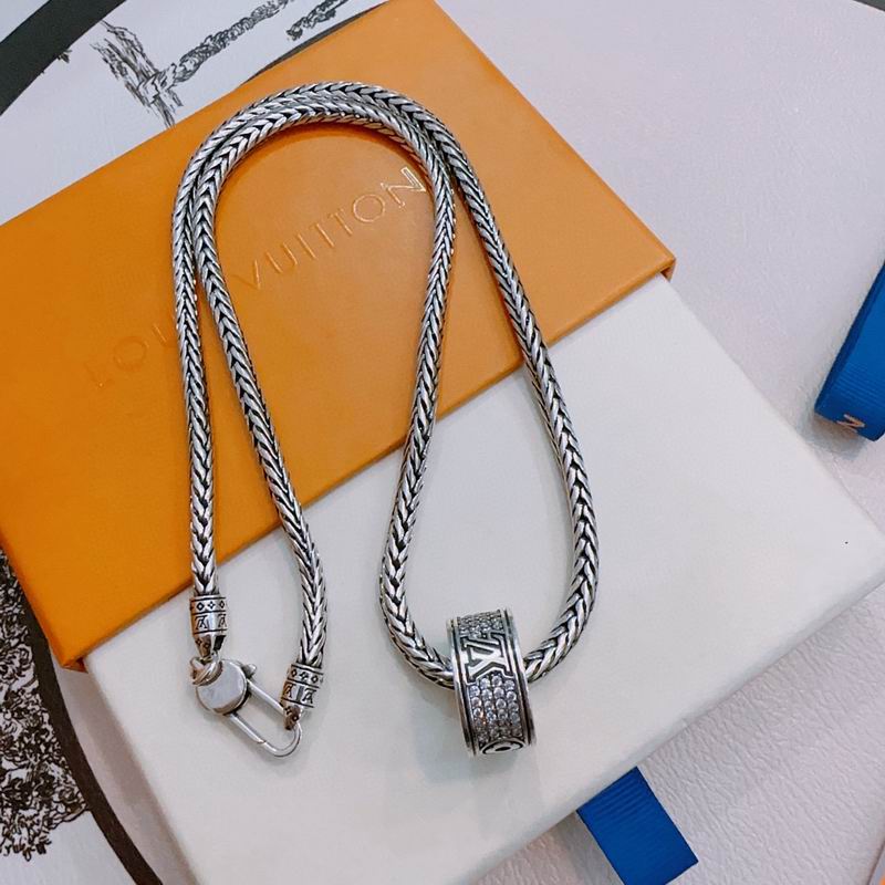 LV Necklace 11yxx116 (1)
