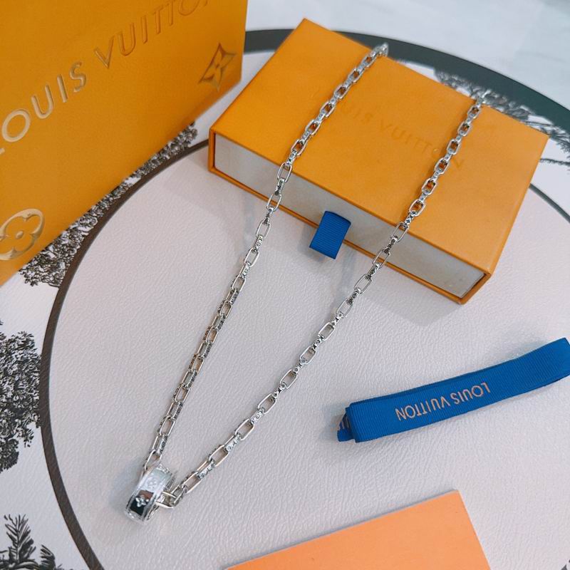 LV Necklace 11yxx12 (3)