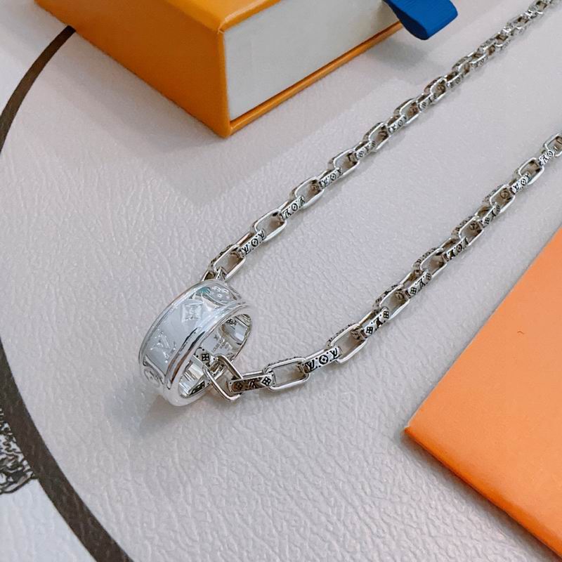 LV Necklace 11yxx12 (4)