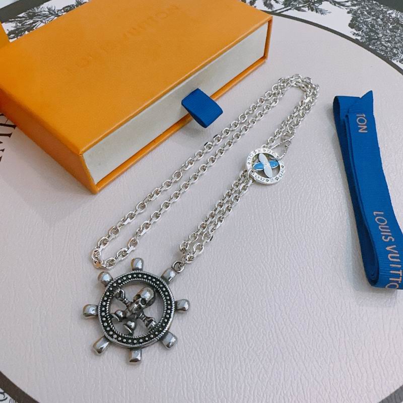 LV Necklace 11yxx17 (3)