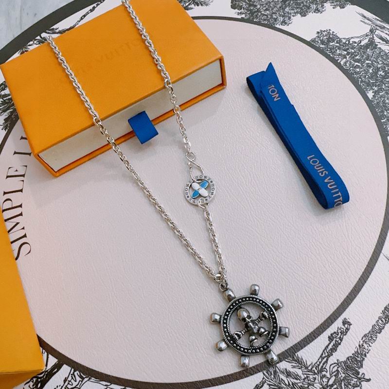 LV Necklace 11yxx17 (4)