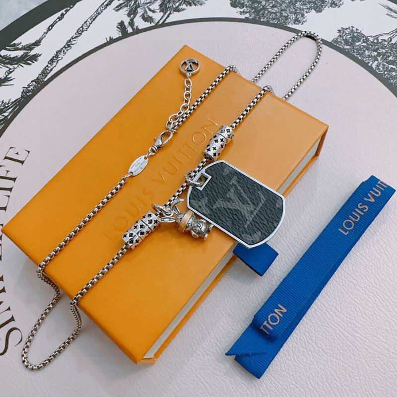 LV Necklace 11yxx19 (2)