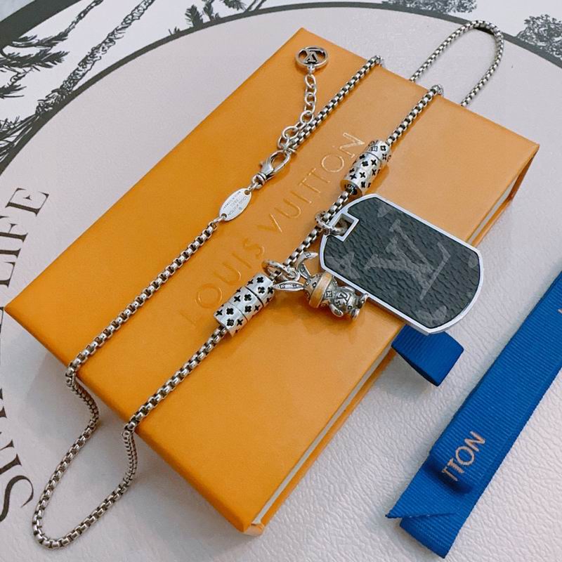 LV Necklace 11yxx19 (5)