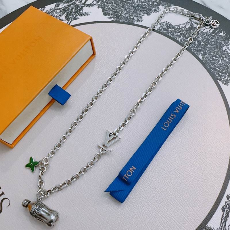 LV Necklace 11yxx21 (1)